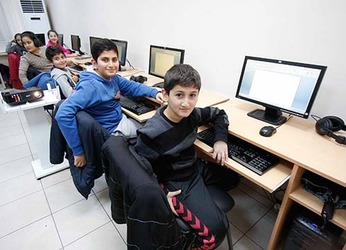 Bayraklıda 7 bin 126 çocuğun yüzü güldü