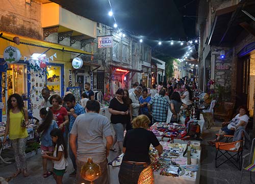 URLA SANAT SOKAĞI YAZA MERHABA DEDİ