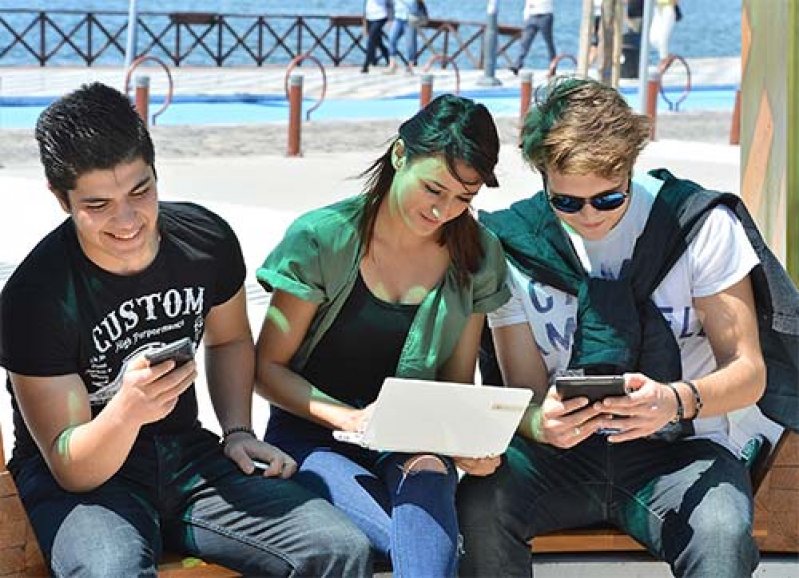 İzmirin 8 noktasında ücretsiz internet keyfi başladı