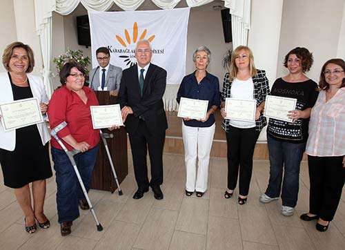 Haklarını öğrenen kadınlar sertifika aldılar