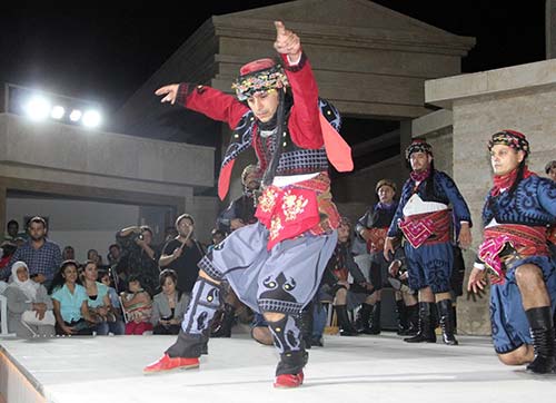 Sahne Halk Dansları Öğrencilerinin