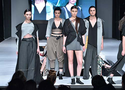 İZMİR EKONOMİDEN DALGAKIRANDA MODA ŞOV!