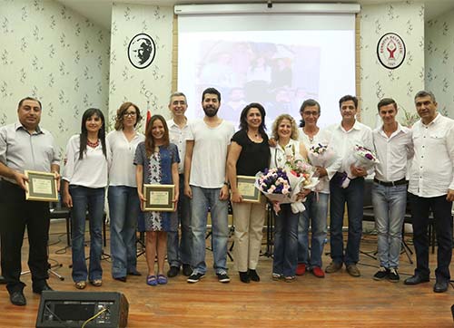 Sağlık çalışanları sahnede buluştu