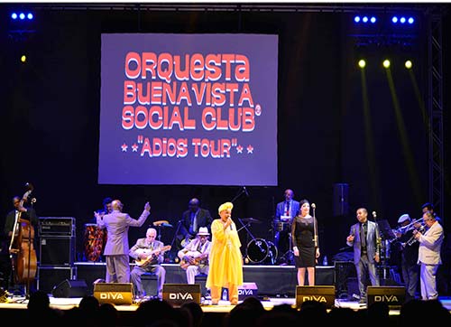 VE EFSANELER VEDA ETTİ