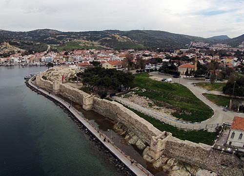 FOÇA, DÜNYA KÜLTÜR MİRASI LİSTESİNE GÖZ KIRPIYOR