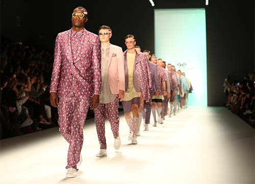 PENGUINE GÖRKEMLİ DEFİLE