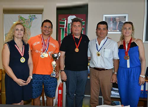 Yüzücülere Karşıyaka desteği