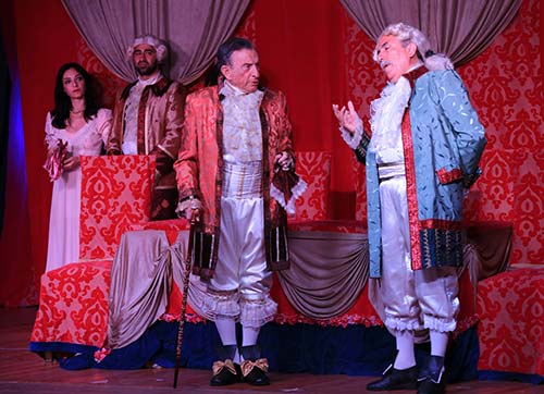 Kibarlık Budalası ayakta alkışlandı   