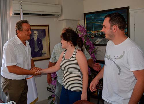 Sevgi Kenti Dikilide Bayramlaşma Törenine Yoğun İlgi 