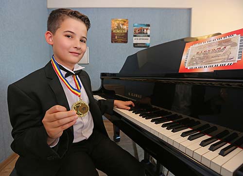 İzmirli küçük Fazıl Say