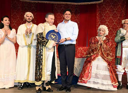 HALDUN DORMENDEN TİYATRO ZİYAFETİ