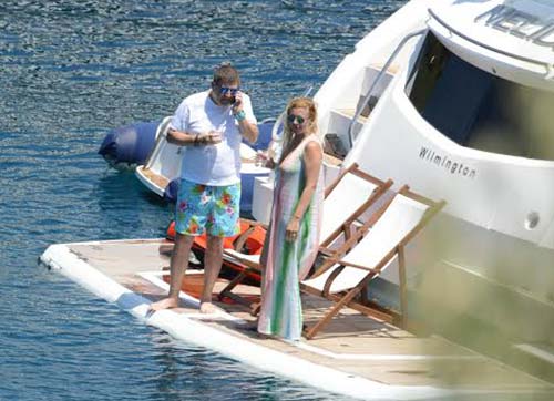 PEKUYSAL ÇİFTİ  BODRUM'A DEMİR ATTI