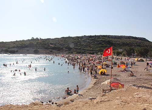 Bayramda Urlaya iğne atsan yere düşmezdi