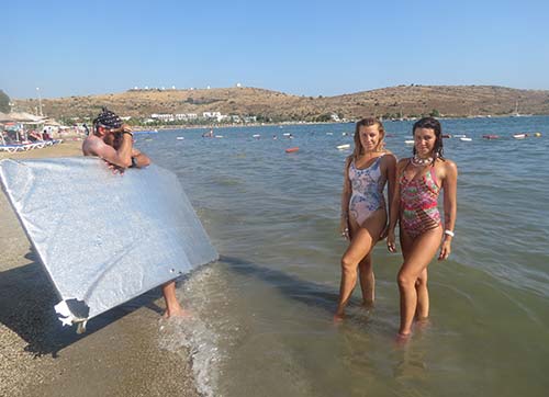 AYCAN-NURCAN ŞENCAN İKİZLER DENİZDE BİLE AYDINLATILDI