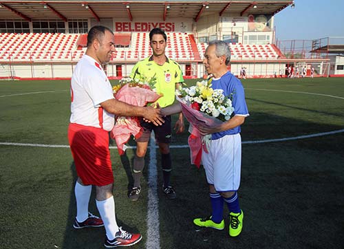 Bayrakıda dostluk kazandı