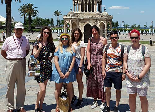 İNGİLİZ SOSYAL MEDYA YAZARLARI İZMİRE HAYRAN KALDI