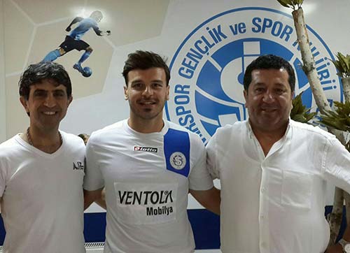 İzmirspor Sezai'yi reklerine bağladı