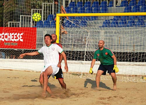 USTALAR KUMSALA İNDİ!