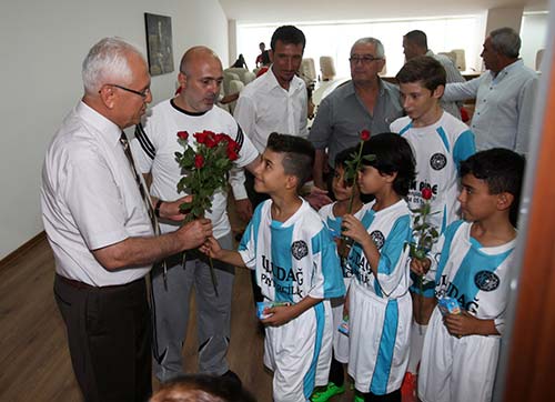 Karabağlar Belediyesinden amatör spor kulüplerine can suyu