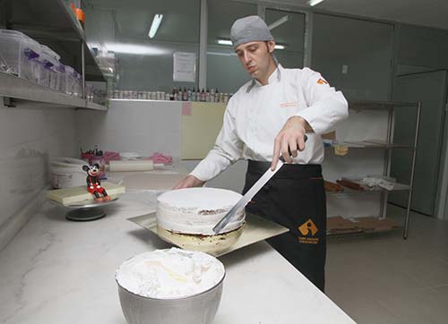 EĞİTİMLİ ŞEFTEN LEZZET FARKI