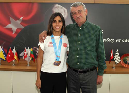 Gaziemir'li atletinden çifte başarı 