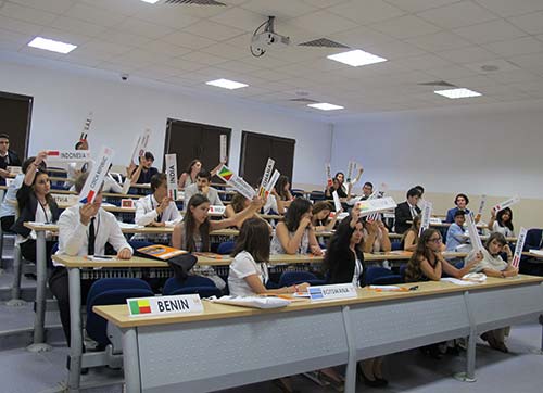 DÜNYA BARIŞINA GENÇLERDEN KATKI 