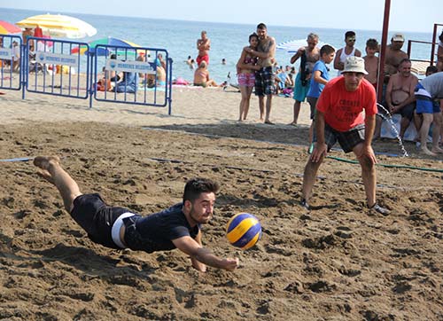 Gümüldür Plaj Voleybolu Tüm Hızıyla Sürüyor