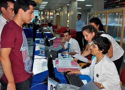 Dereceye giren öğrencileri Rektör kaydetti