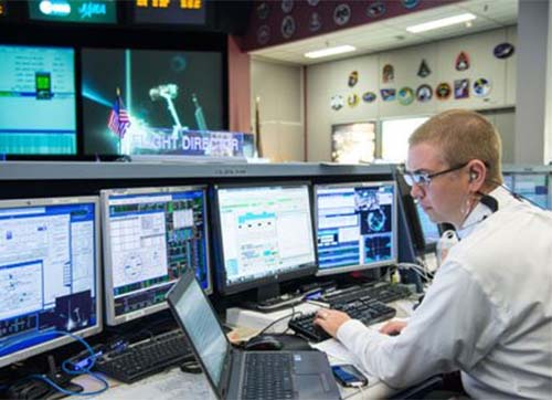 ÖDÜLLÜ MÜHENDİSTEN GELECEĞİN KÂŞİFLERİNE UZAY DERSLERİ