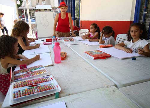 Geleceğin ressamları Bayraklıda yetişiyor