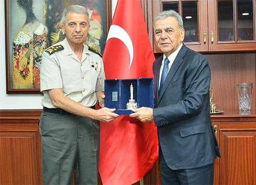 Komutandan duygusal veda