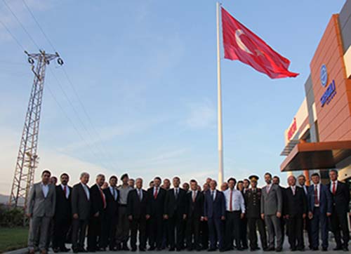 Kemalpaşaya dev Türk bayrağı 