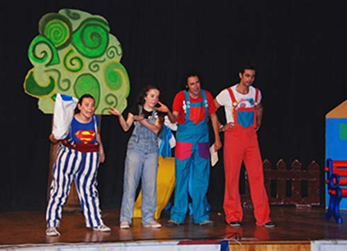 SICAKKAN SANAT'TA PERDE HİÇ KAPANMIYOR