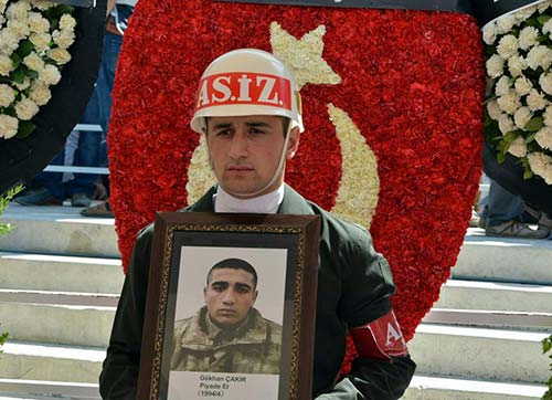 ALİAĞA ŞEHİDİNİ EBEDİYETE UĞURLADI