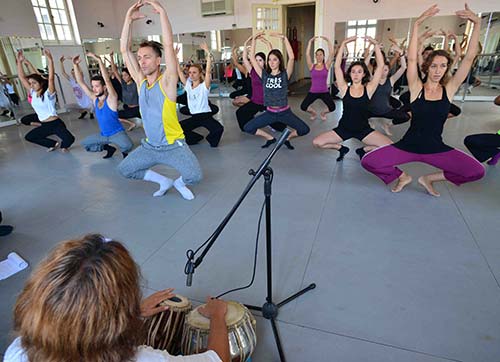 TABLA EŞLİĞİNDE MODERN DANS