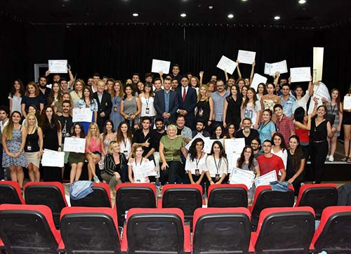 USTALARLA OYUNCULUK ATÖLYESİNDE KURSİYERLER SERTİFİKALARINI ALDI