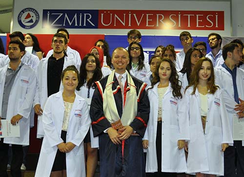 Dördüncü eğitim yılına Beyaz Önlük Giyme Töreni ile başladı