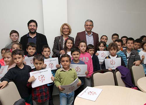 KARŞIYAKALI ÇOCUKLARA KARİKATÜR KURSU