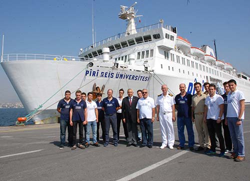 PİRİ REİS ÜNİVERSİTESİ GEMİSİ İZMİRDE