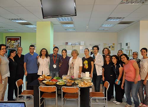 Egede, hasta yakınlarından doktorlara moral kahvaltısı