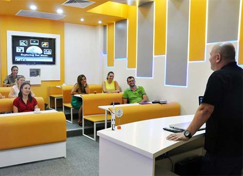 NASA'DAN ÖĞRETMENLERE AY SUNUMU