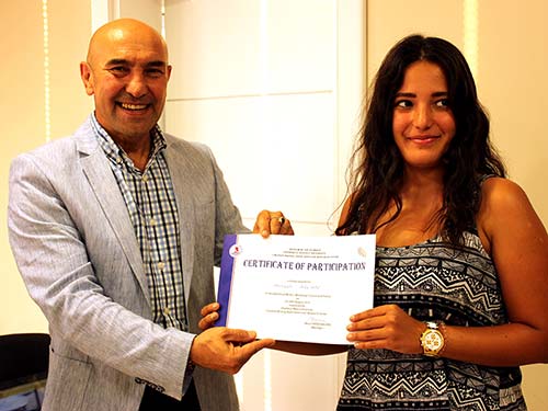 YAZARLIK OKULU İLK SERTİFİKALARINI VERDİ