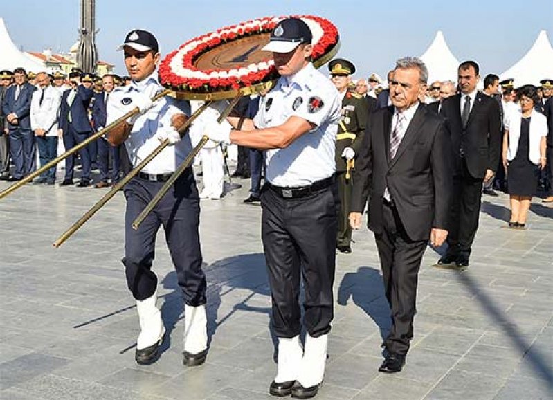 İzmirin dağlarında çiçekler açar