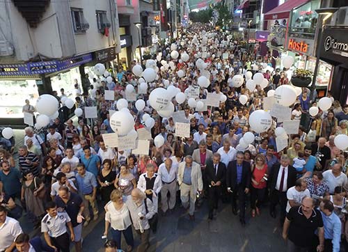 Barış diye haykırdılar