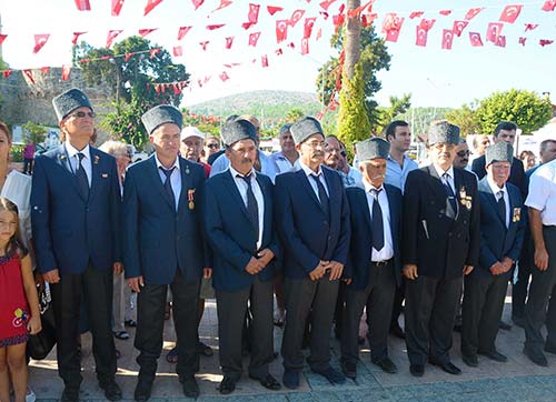 Çeşme'de gaziler onuruna yemek 