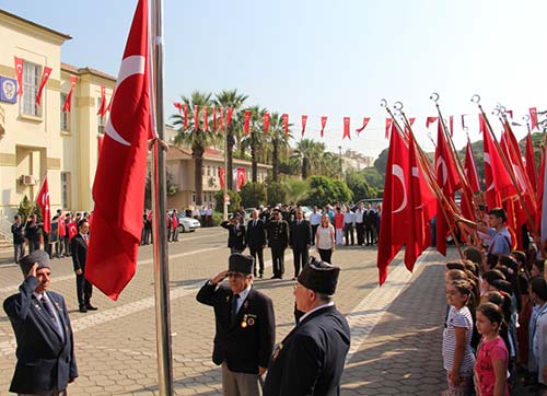 Gaziler Günü Hükümet Meydanında düzenlenen törenle kutlandı