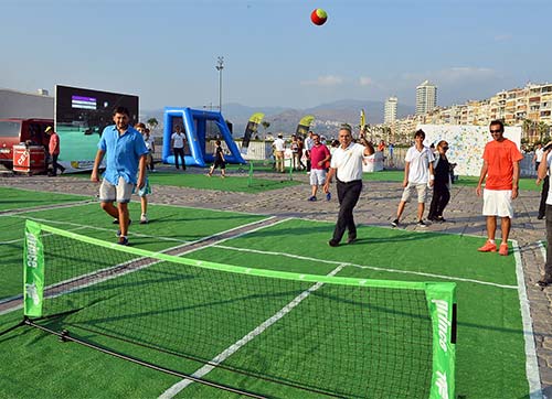 Önce izledi, sonra oynadı