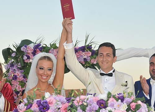 İdil ile İbrahim mutluluğa uçtu