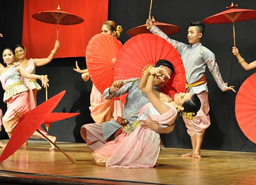 İzmir Üniversitesinde Tayland klasik dansı eğitimi