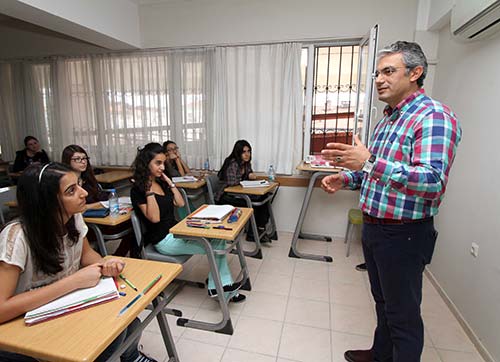 Bin öğrenciye burs desteği